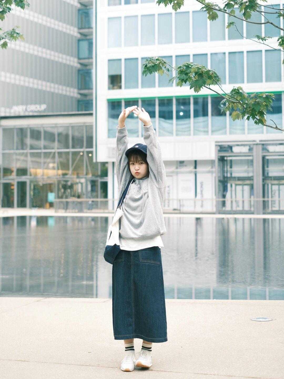 小个子 小个子女生秋冬怎么穿？试试这些卫衣搭配方式，减龄俏皮又保暖