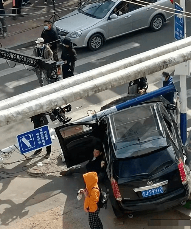 身材 刘德华与刘涛搭档拍戏，二人片场超敬业，刘涛身材被路人拍五五分