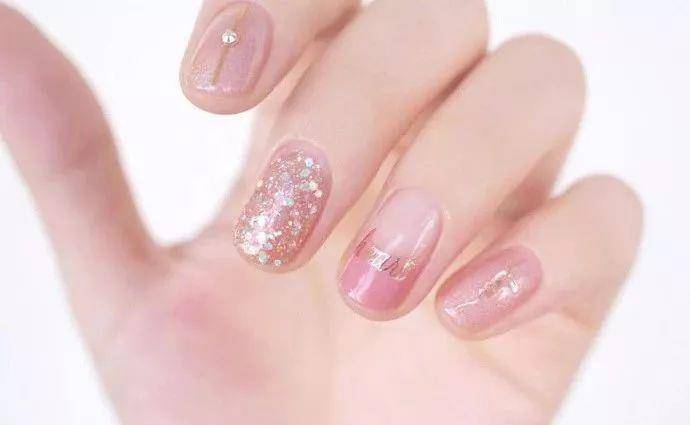 贴片「兰州美甲培训」梦幻透明系美甲,美出一定境界!