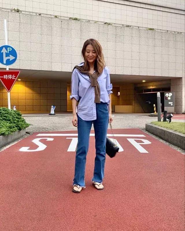 黑色 冬季针织衫怎么穿好看 这个博主的简约搭配法给你灵感