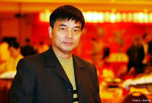 今丈夫成中国首富,还送几千万给她_刘永好
