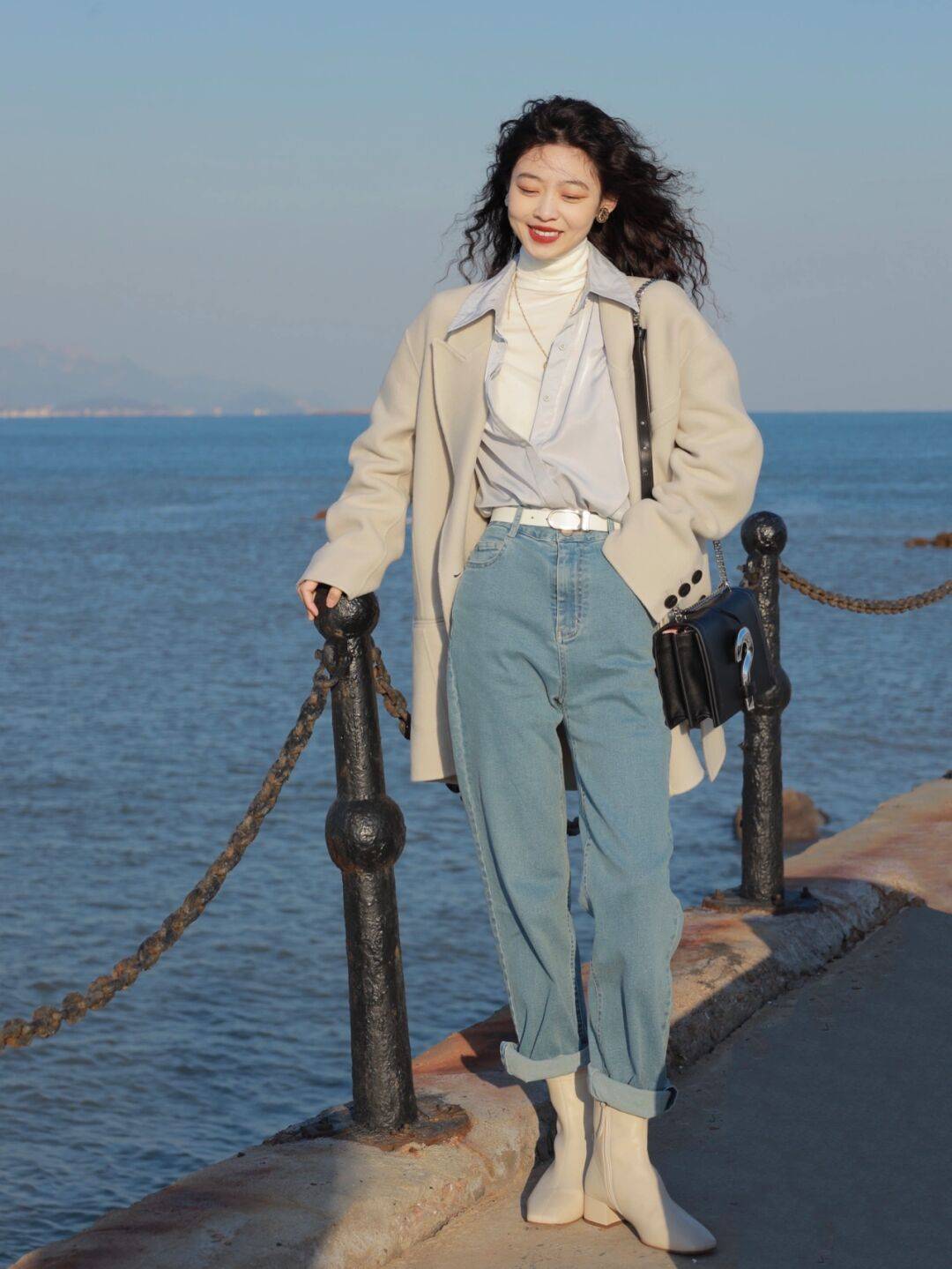 毛衣 秋冬季外套怎样穿出层次感？学会这3点，让你跟臃肿造型说拜拜