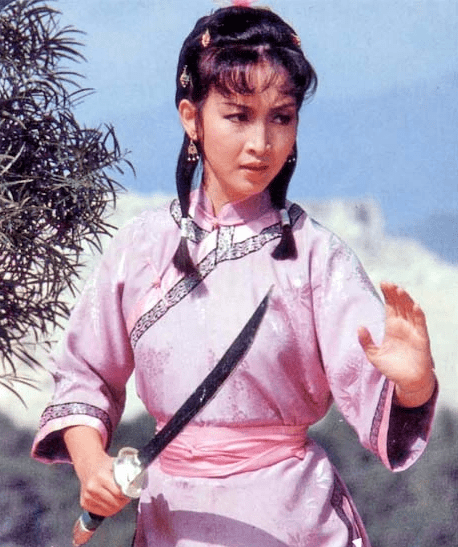 "tvb第一侠女"黄杏秀:一生未育,却被陈百祥宠爱42年,凭什么?_电影