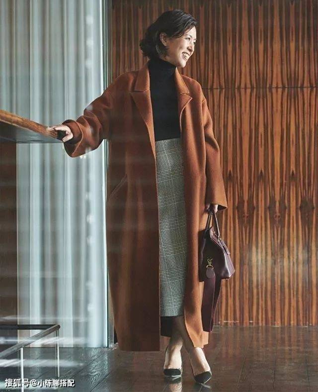 大衣 建议50+女性穿大衣时,记住“3要3不要”,更显优雅得体好气质