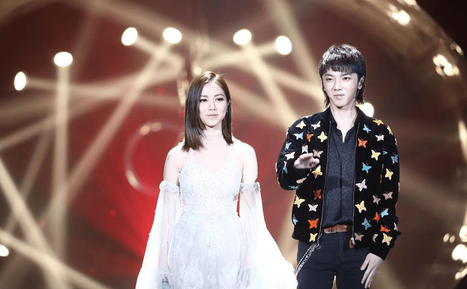 方面|华晨宇，就这样在火星弟弟和孩子之间，改写了他的结局