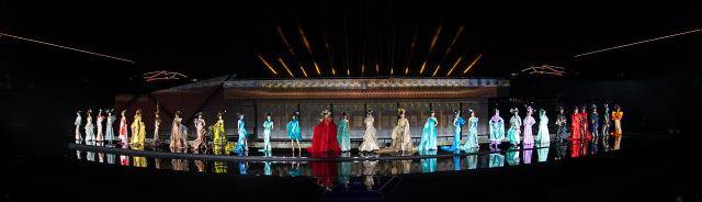 实在太 寻找身边的宋韵｜宋韵文化植入美妆时尚！今晚上城这场大秀，实在太出圈！