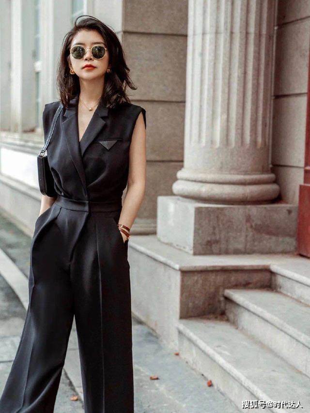 配饰 30、40岁女人就该多穿“同色系”,简约时髦又气质,三木也在穿