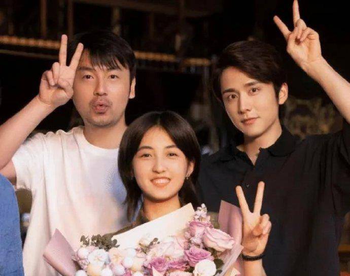 原创张新成张子枫的新剧天才基本法杀青啦cp感太强粉丝期待中