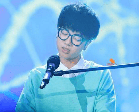 方面|华晨宇,就这样在火星弟弟和孩子之间,改写了他的结局