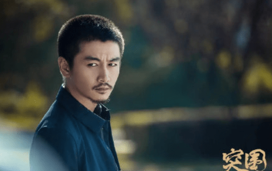 什么|靳东演技真的千篇一律？看完《突围》我有不同意见