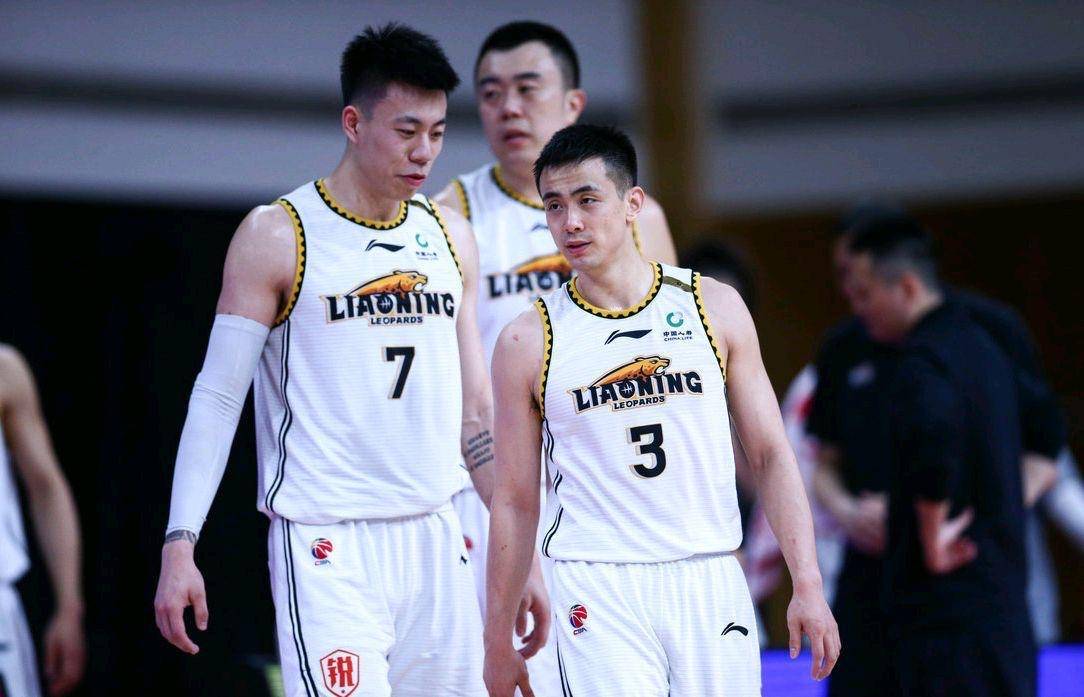 原创12人齐整辽宁男篮238核心回归领衔全新首发5人重用13分射手