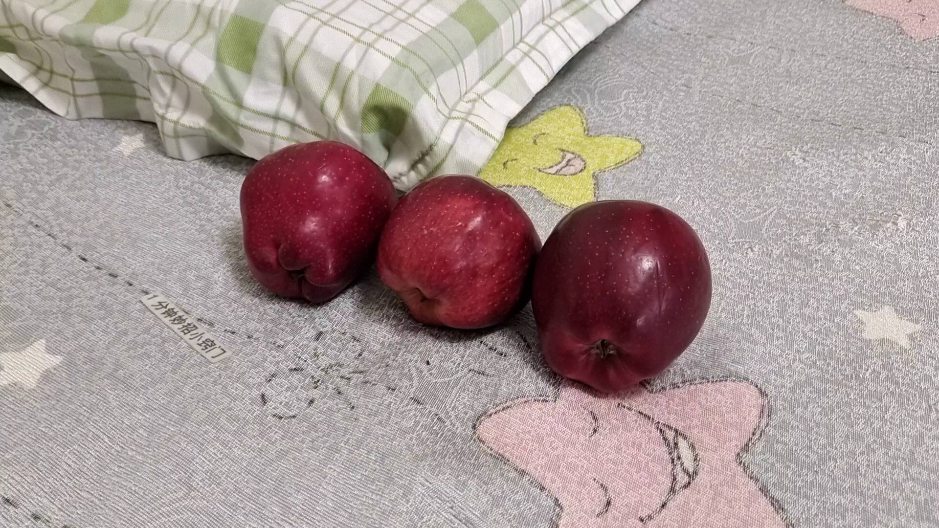 苹果皮可以吃下去吗 daf0baf2f98a4dc4b99bf489125796ef.jpeg