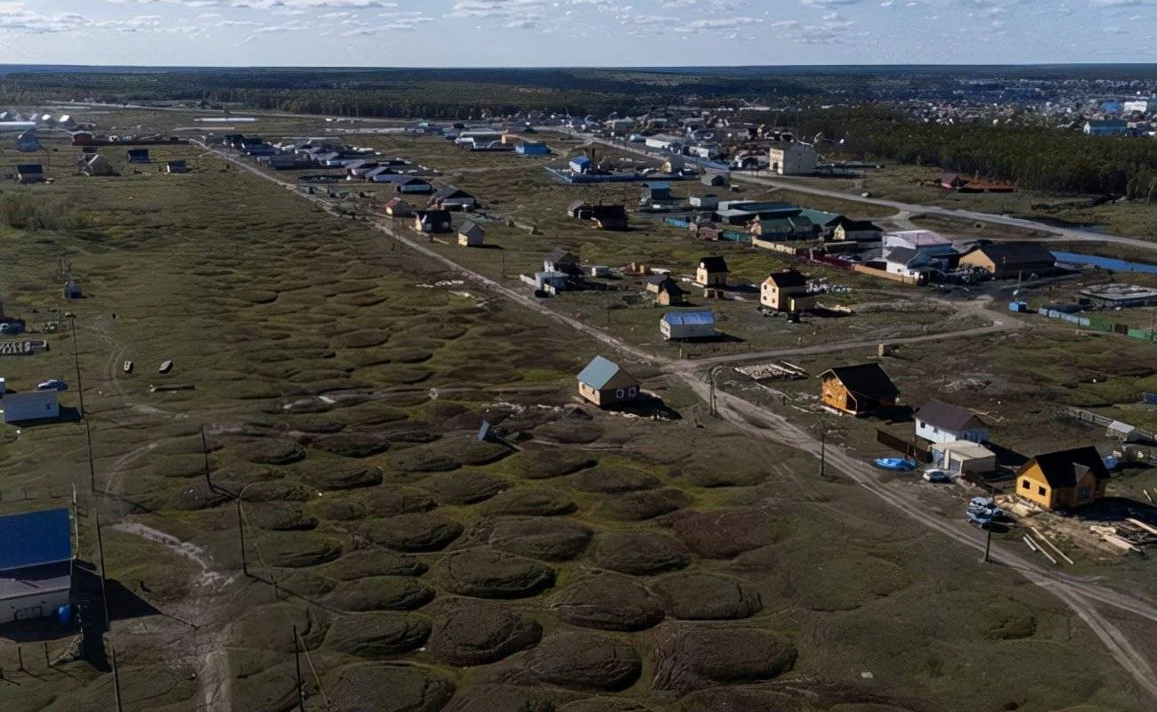 原创全球气候变暖导致俄罗斯永久冻土融化万人小镇计划卖房跑路