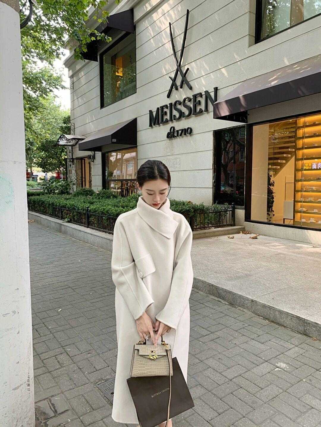 显得 冬季穿搭没思路？看看这些洋气又高级的“大衣”穿法，百搭又实用