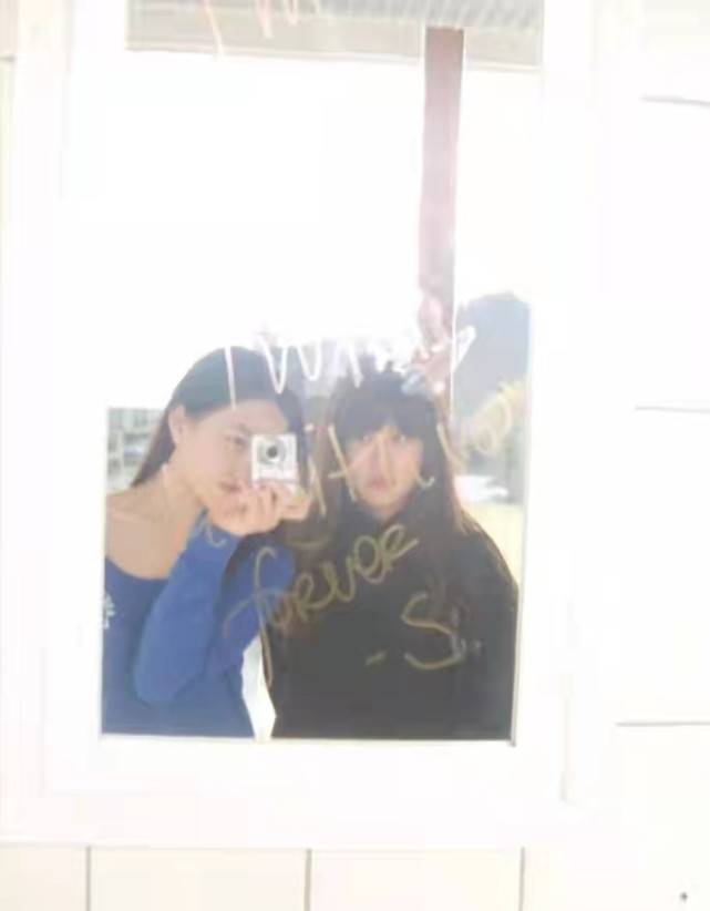 身材 15岁李嫣紧跟潮流！走纯欲风穿搭秀锁骨太成熟，时尚品味赢过王菲