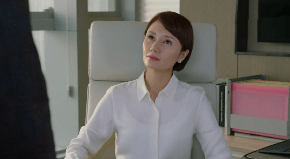 对比|《突围》首播创佳绩，闫妮靳东演技被吐槽太差，没对比就没伤害