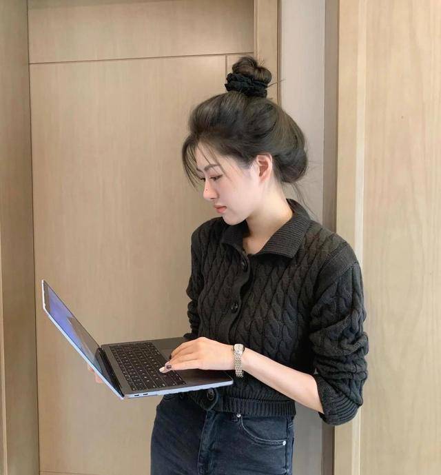 方法头发稀疏怎么办？八个方法让头发变浓密，你也可以成为氛围美女