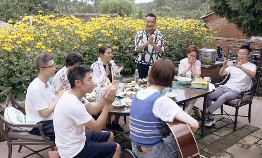 生活|王冠和撒贝宁合唱情歌,感动鞠萍蔡明!38岁仍单身被多次催婚