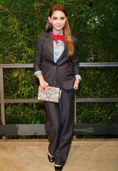 下半身 昆凌化浓妆穿搭时尚，站在一众明星中站C位很吸睛，气质太绝了