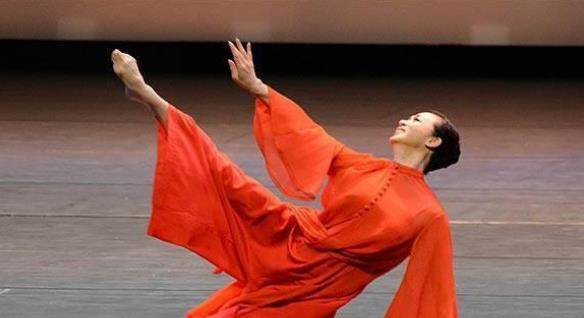 父亲|遭各大卫视卸磨杀驴，所有节目均被停播，到底是谁让金星闭上了嘴