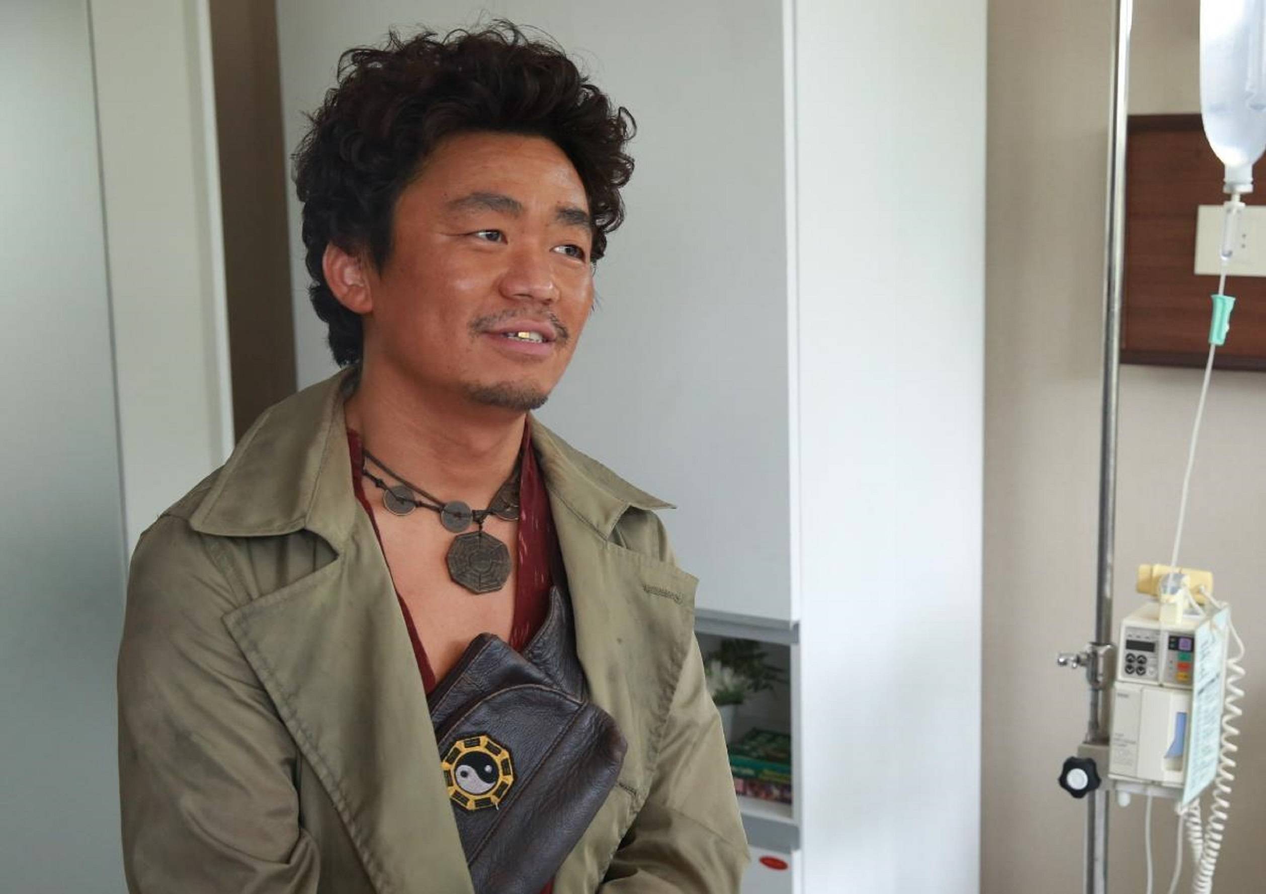 对比|《突围》首播创佳绩，闫妮靳东演技被吐槽太差，没对比就没伤害