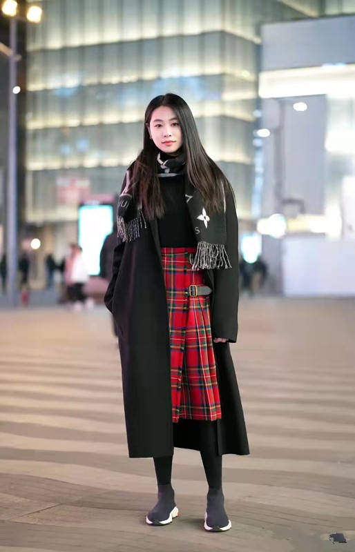 黑色 秋冬大衣搭配的六套Look 照着穿显瘦还美观 气质女人必备