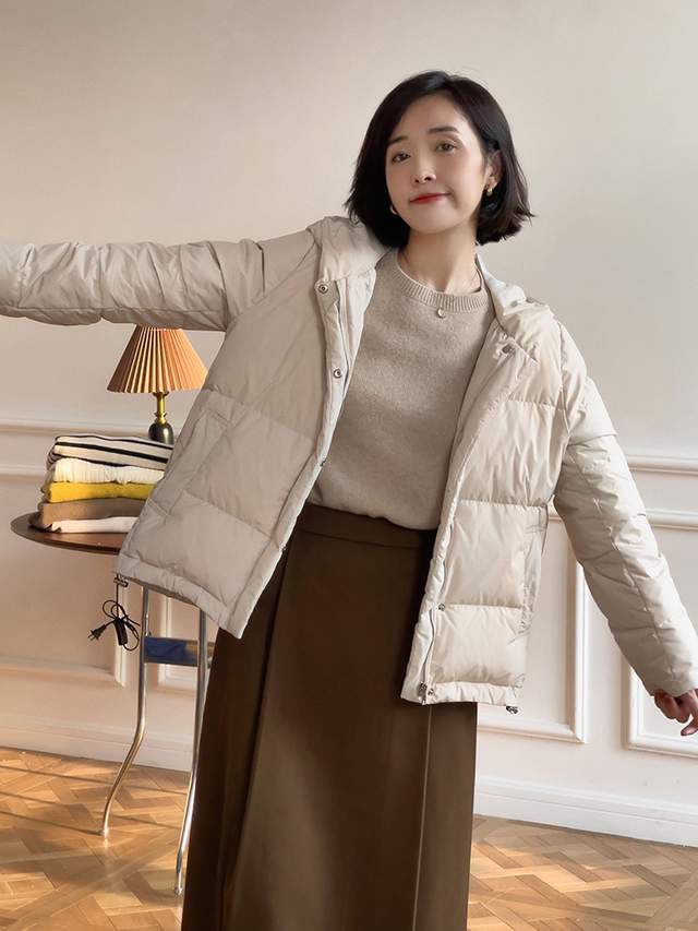 颜色 秋冬季怎么选羽绒服?挑对颜色很重要,今年这几款颜色百搭又高级