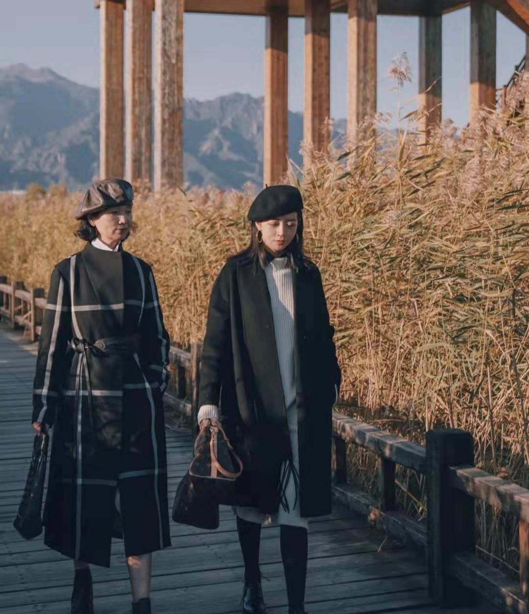 学三木 50岁女人别只顾保暖，学三木妈妈这样穿，减龄时尚还优雅