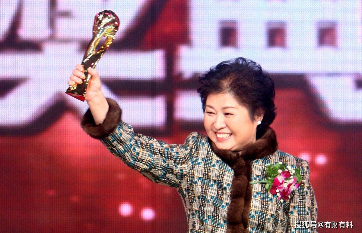 中国第一位女性首富,靠着白手起家,2021年,坐拥290亿身家_张茵