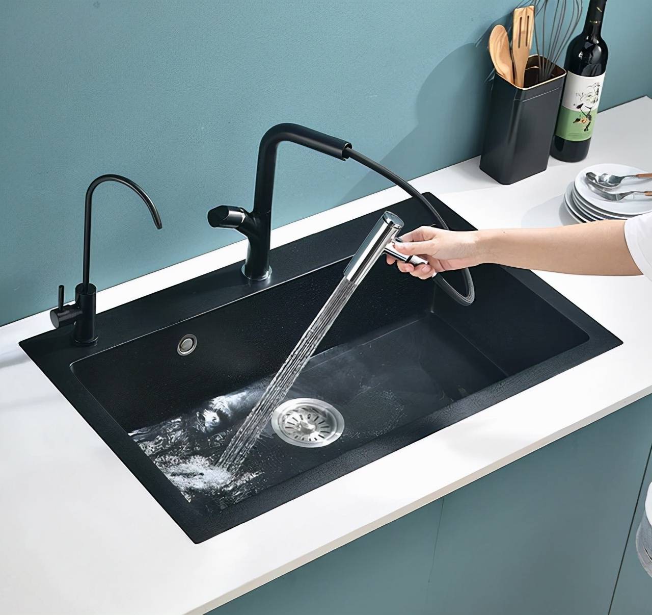 3)台下盆(不推荐),台面要预处理,费工,费钱,长期使用容易藏污拉垢