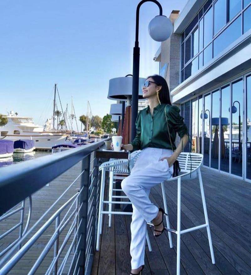 真丝 绿色衬衫怎么搭配下身好看？