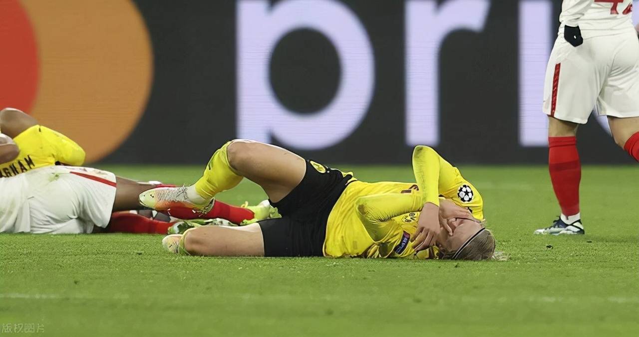 其实在多特的几个赛季,哈兰德经常是场上没事但场下受伤,问题很有可能