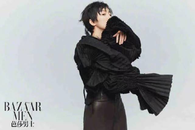 一身 杨幂绝了！剪超短发居然没翻车，穿一身黑拍男?刊大片?气场爆棚