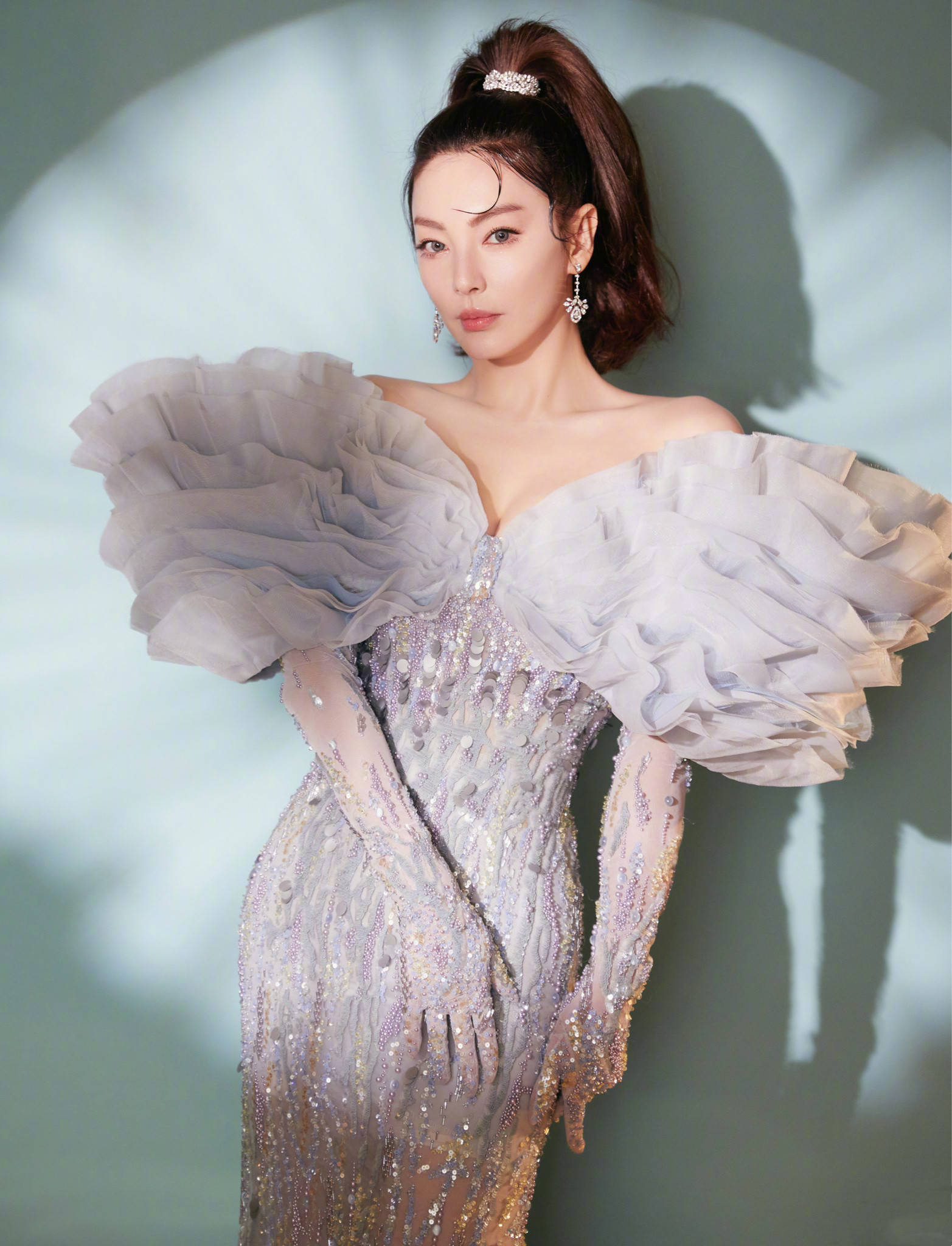 设计 真不愧是人间尤物，风格大变的张雨绮，休闲装穿出霸道女总裁