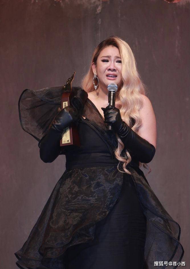 设计 又被郑欣宜美到了，将紧身衣穿出不同魅力，不愧是180斤的女神