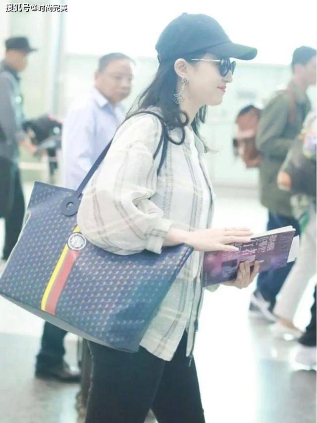 元素 刘亦菲厉害了，穿普通的格子衬衫也有明星范，“曲线腿”没藏住