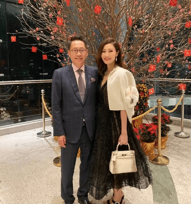 女神5位港风女神的今昔对比，个个都特别耐老，天然美女就是不一样