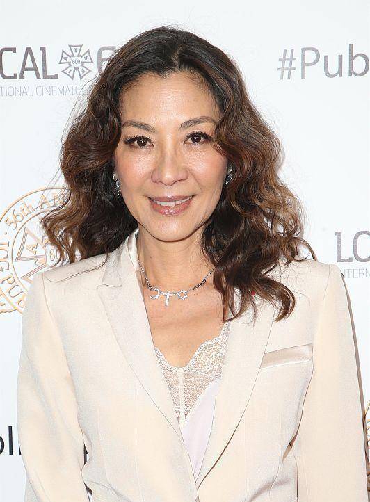 颜色 杨紫琼还是那么的美，看生图虽然有年纪感，但穿白西装挺帅的