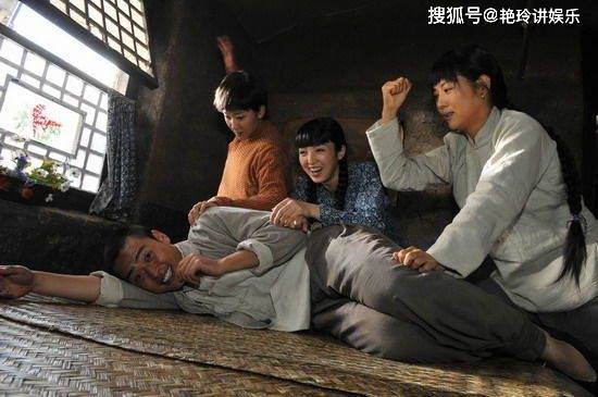 因为|她因长相跑龙套多年，一剧走红塑造纯朴农村女形象，42岁结婚幸福