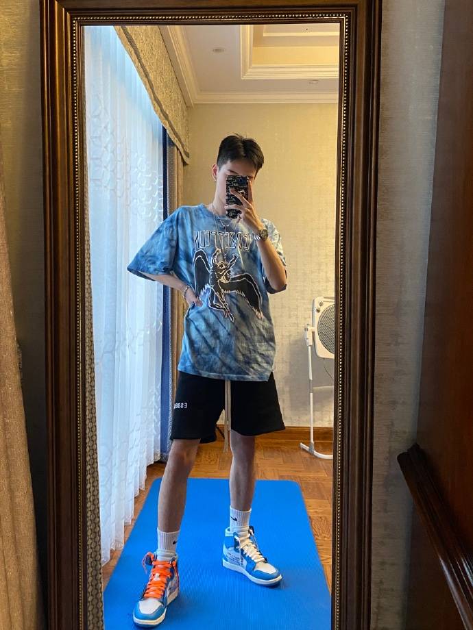 180cm身高的21歲大男孩，一身輕薄肌輕奢迷人，自拍毫不掩飾秀長腿！ 健身減肥達人 第6张