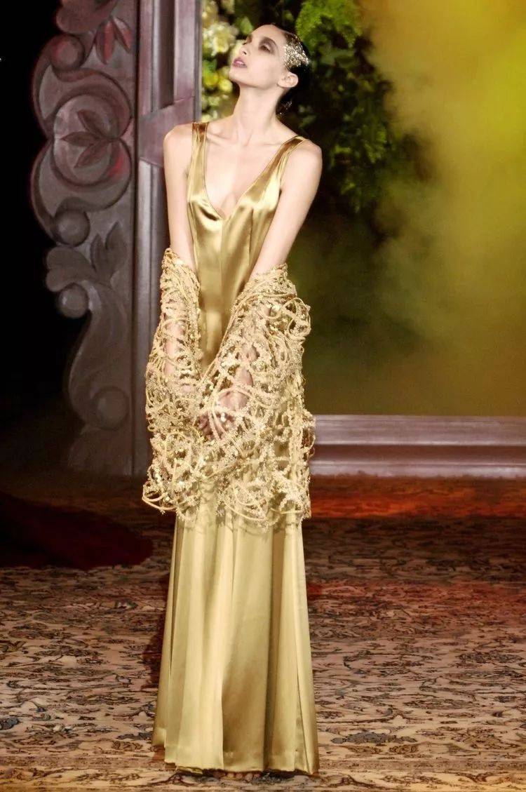 戏剧性 如此戏剧性的舞台表演,原来都是时装秀!