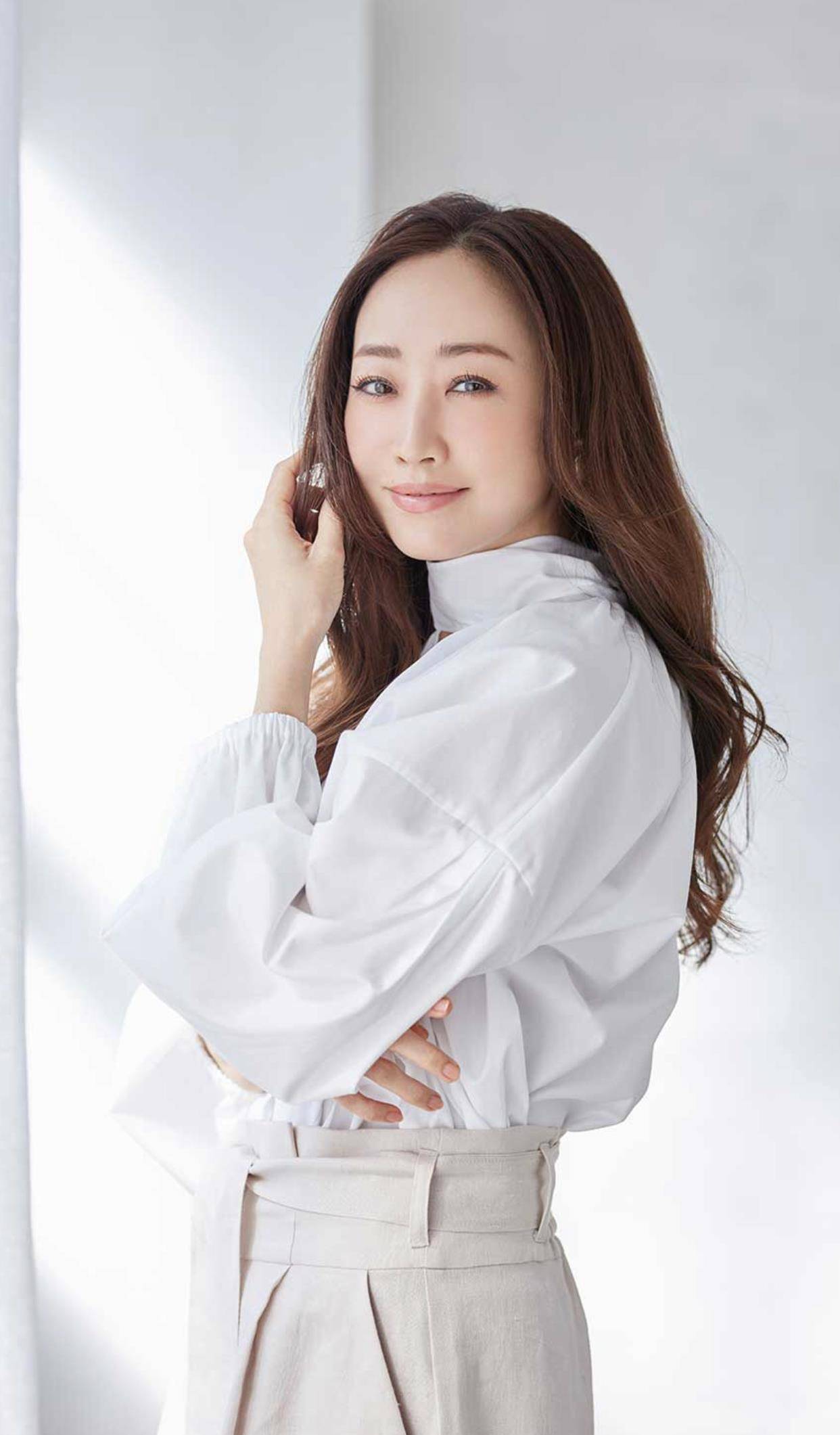 化妆品46岁日本美容研究家神崎惠出书，传授自己的冻龄经验