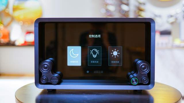 谁说音箱只能听？Lyiew的Pro3沉浸式字幕音箱给你好听又好看