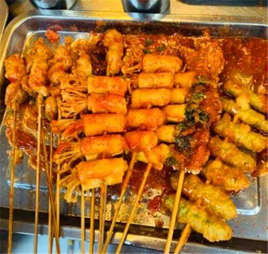 地址:沙河口区尖山街217号东财大学东门辽b小串大连超火的一家炸串店