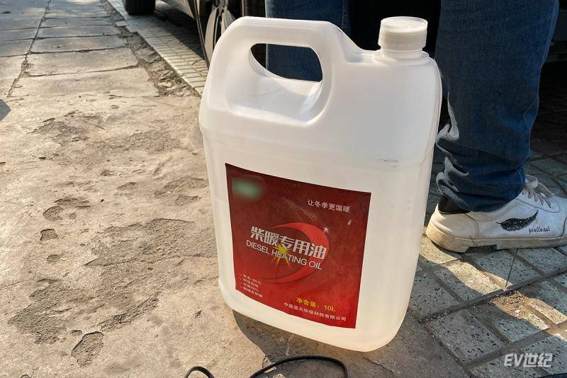 柴暖使用的是柴油和柴暖专用油,可以自行选择.