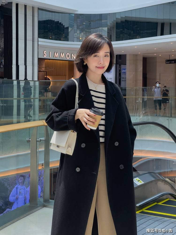 颜色 今年流行“翻领大衣”，比西装保暖比羽绒服显瘦，出街赚足回头率
