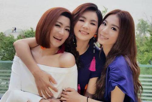 团里 “人到中年”的陈嘉桦，反而越来越有女人味儿了！