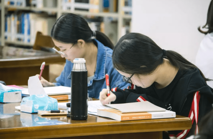 什么时候才有学生会 c70e687937c749fd9b243aee8373d6ed.png