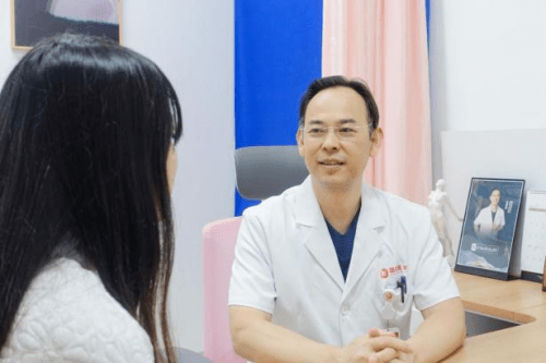 血管西安国际医学中心整形医院整形外科主任王爱武 全头皮脱落再植成功