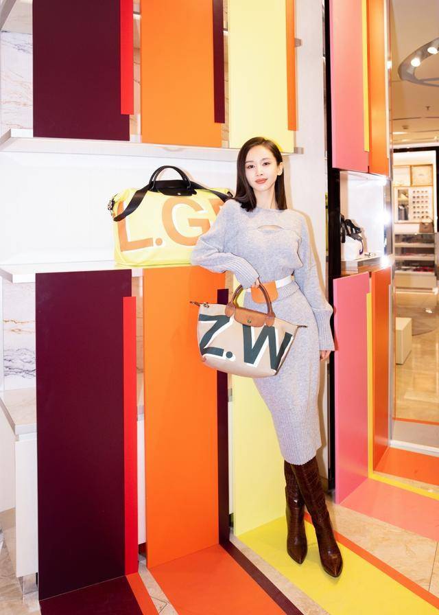 显高 王子文：小个子也能穿长裙？针织长裙配长靴显高，优雅又魅力！